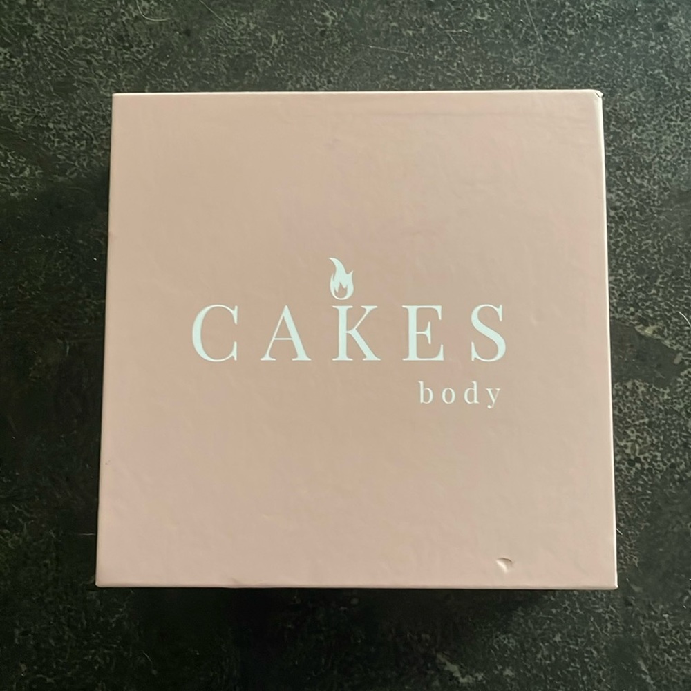 Cakes. Brand new inbox. Never worn. Color honey. Size plus.